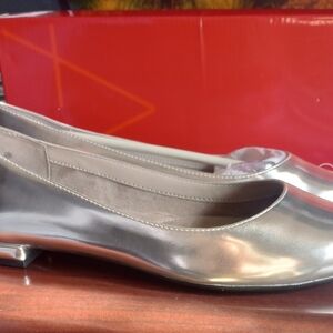 Aerosols dress shoes